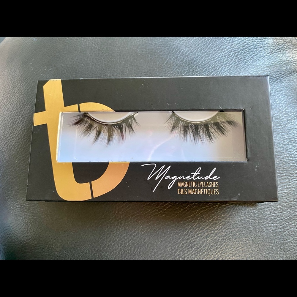Tori Belle Magnetic eyelashes